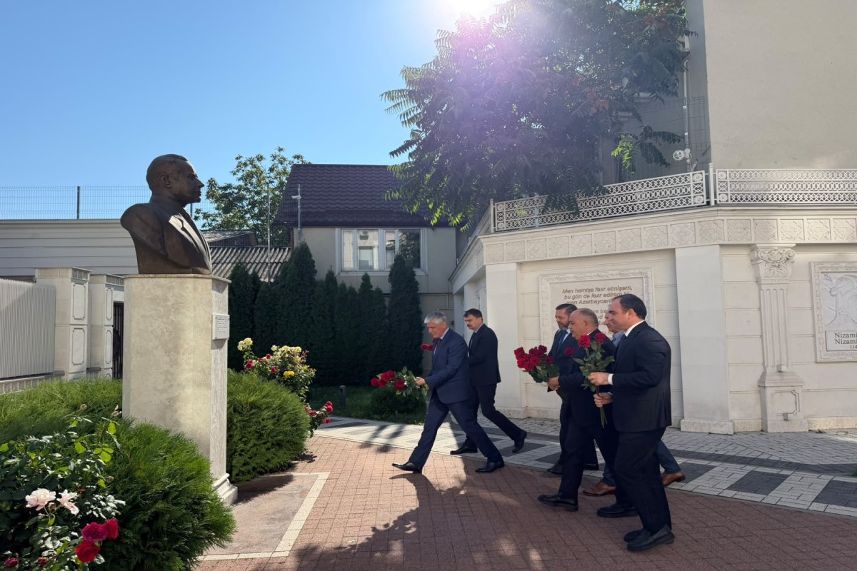 Азербайджанский и молдавский национальные театры подписали меморандум-ФОТО 