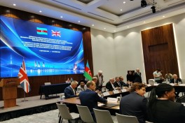 Азербайджанским компаниям предложили двойной листинг в Лондоне