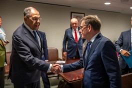 Главе МИД Германии пришлось оправдываться за рукопожатие с Лавровым
