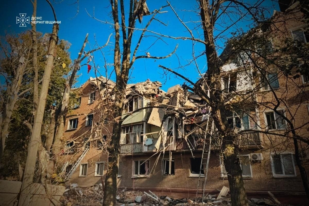 Российская ракета попала в пятиэтажку в Прилуках — четыре человека погибли-ФОТО 