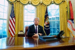 Трамп может распорядиться о нанесении новых ударов по Ирану до выборов в Конгресс