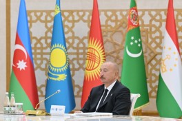 Алиев: Отношения Азербайджана и Туркменистана динамично развиваются