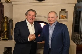 Путин в день рождения принял дома Шрёдера