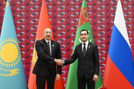Ильхам Алиев прибыл на заседание Совета глав государств СНГ в Туркменистане-ФОТО 