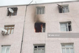 В Джейранбатане горит многоэтажный жилой дом