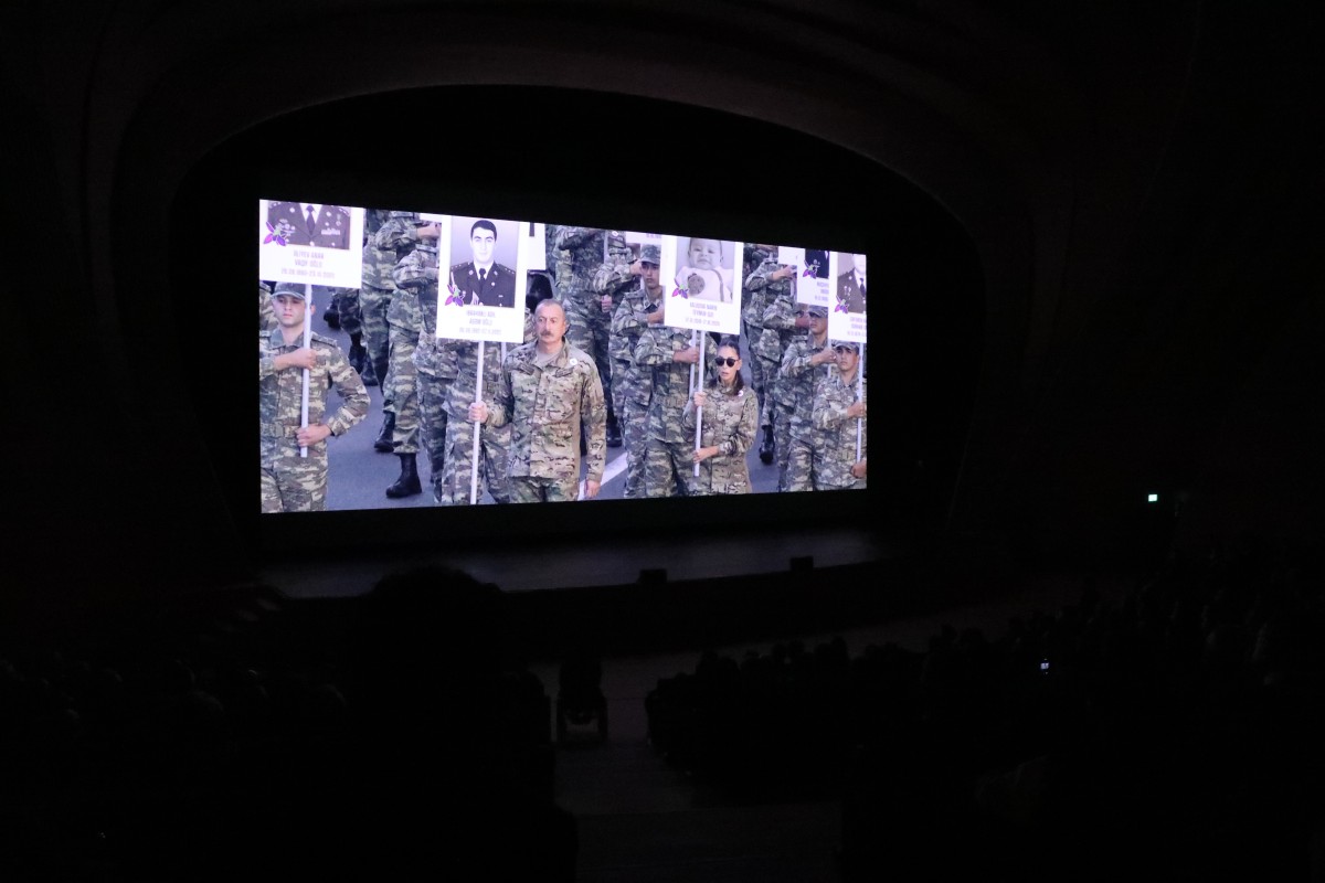Пять лет съемок, 2500 военных и 150 единиц техники:  в Баку представили фильм «44»-ФОТО 