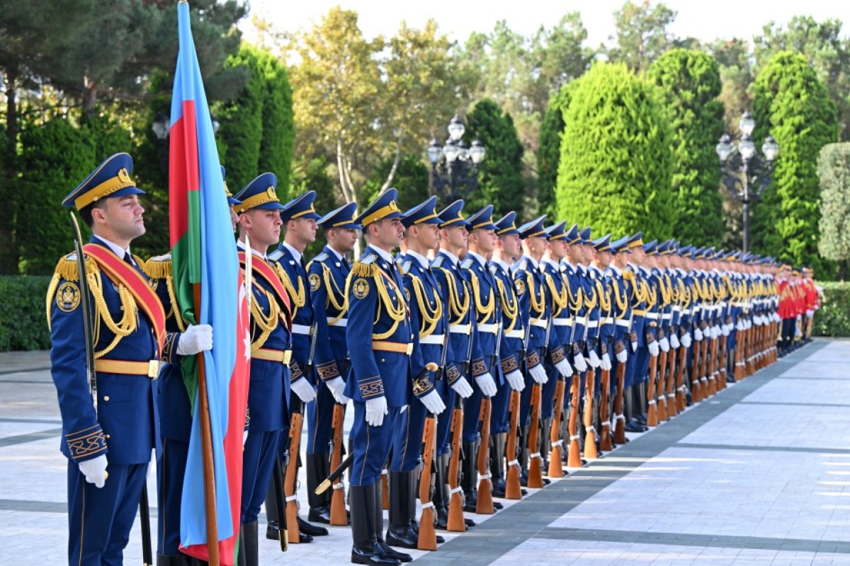 В Баку состоялась официальная церемония встречи президента Лаоса-ФОТО 