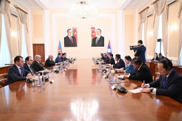 Али Асадов провел встречу с президентом Лаоса