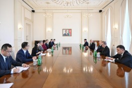 Ильхам Алиев принял главу МИД Китая Ван И-ФОТО 
