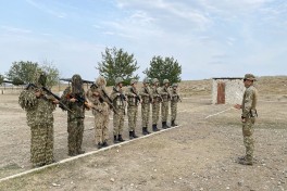В Азербайджане военнообязанные провели боевые стрельбы в рамках учебных сборов-ФОТО 