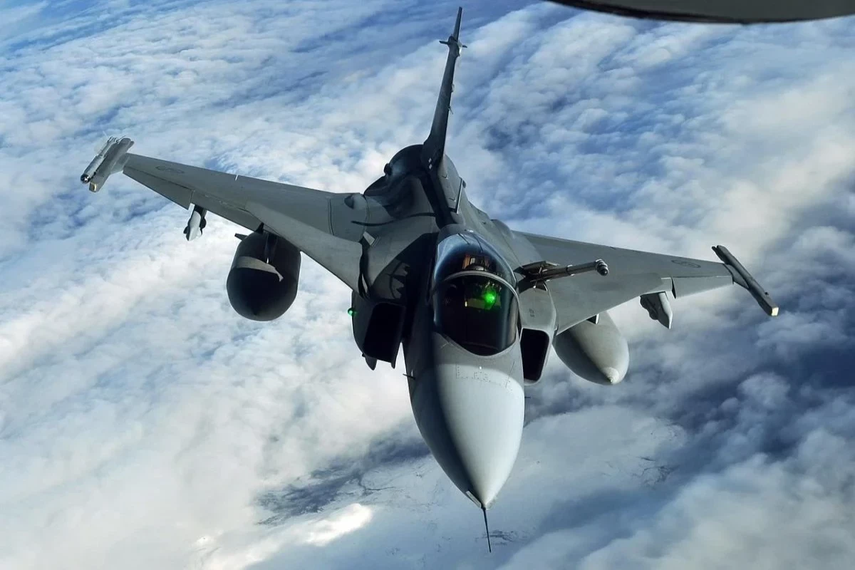 Зеленский: Украина в ближайшее время получит первые истребители Gripen
