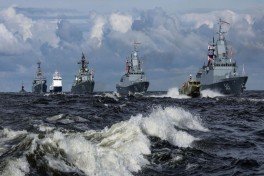 Япония усилит наблюдение за военными кораблями и авиацией Китая