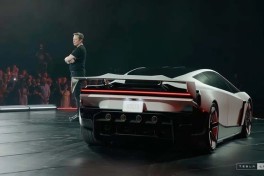 Маск представил Roadster Rocket со скоростью до 370 км/ч-ВИДЕО 