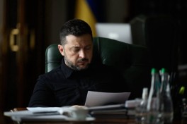 Зеленский сообщил о подготовке трехсторонней встречи с США и Россией