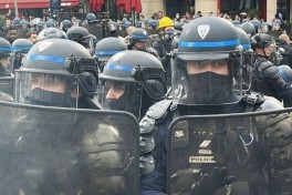 На фоне массовых протестов полиция Парижа мобилизует резервистов