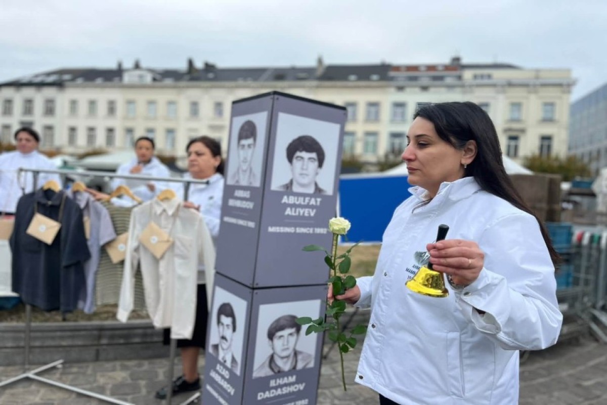 Семьи пропавших без вести азербайджанцев провели акцию протеста перед Европарламентом-ФОТО 