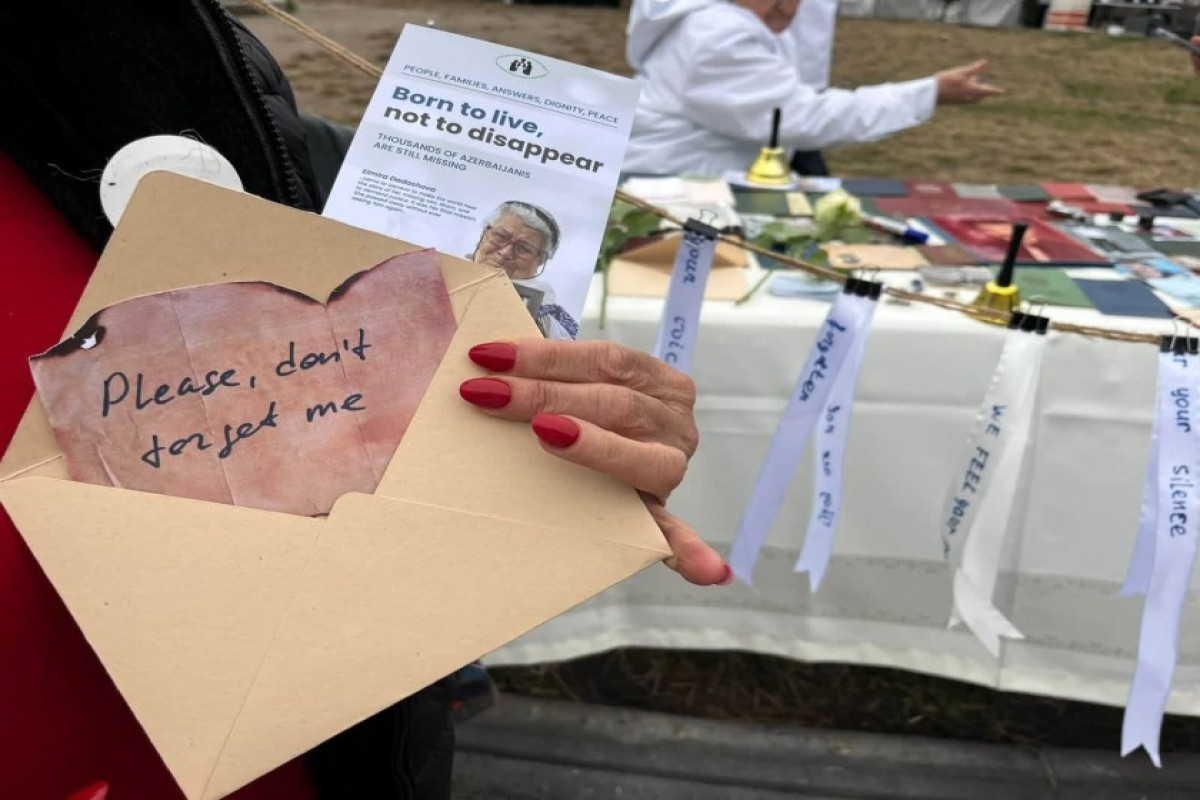 Семьи пропавших без вести азербайджанцев провели акцию протеста перед Европарламентом-ФОТО 