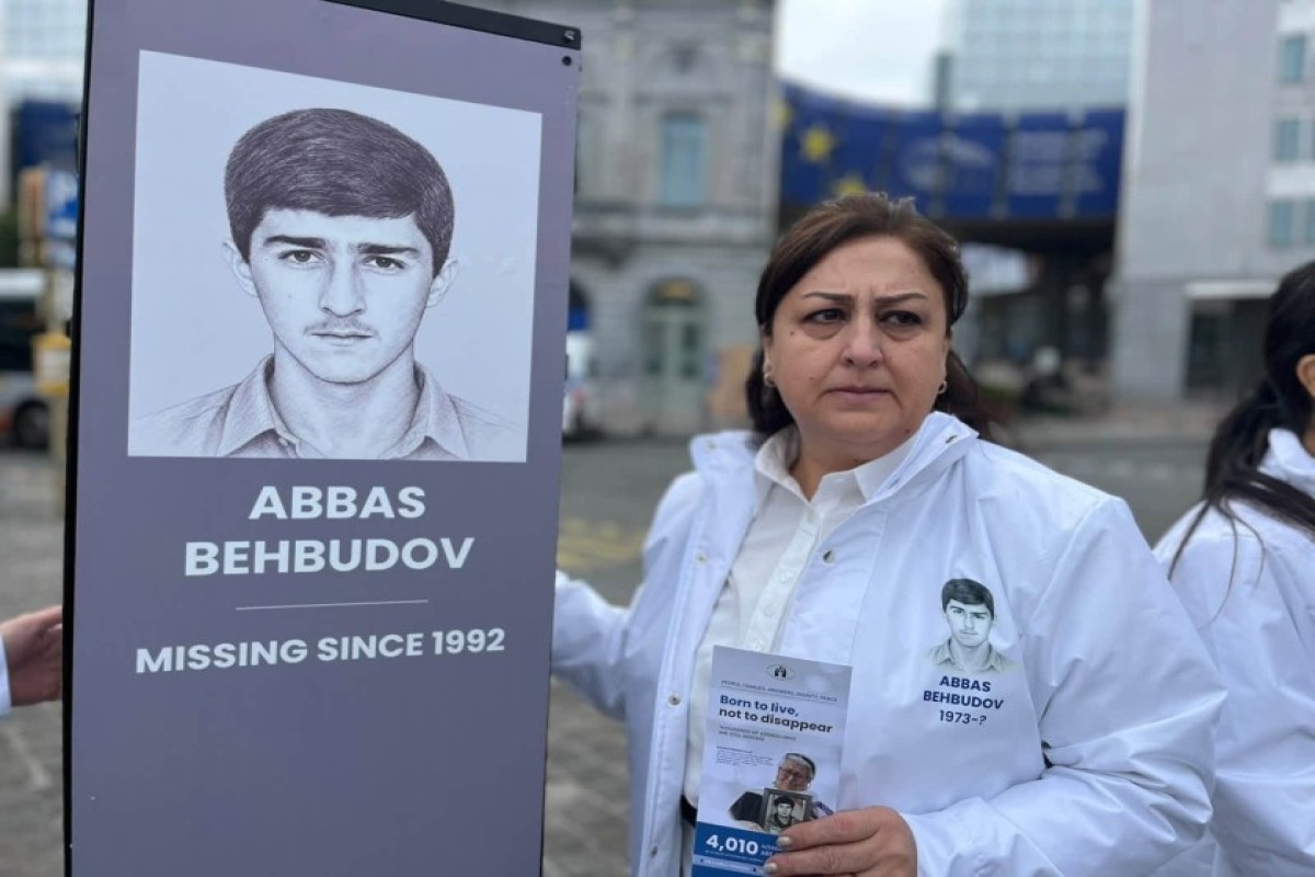 Семьи пропавших без вести азербайджанцев провели акцию протеста перед Европарламентом-ФОТО 