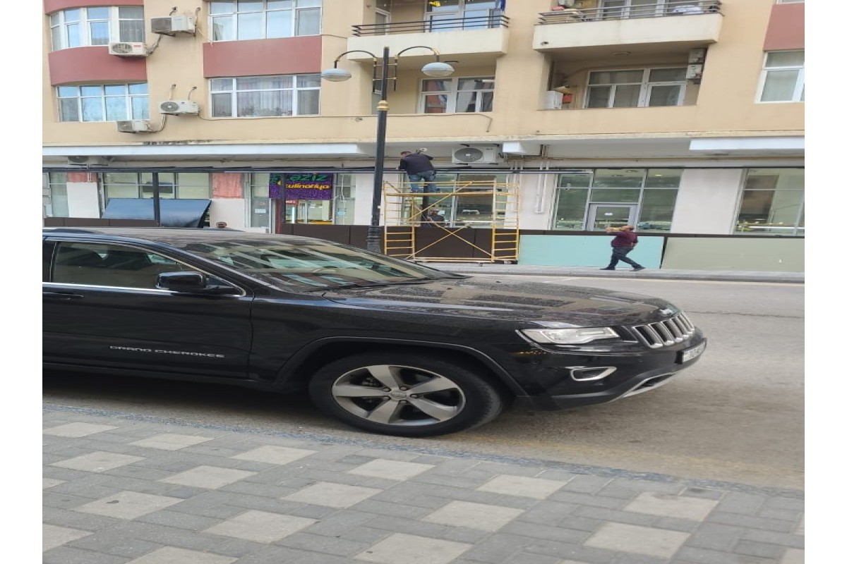 Владелец заведения незаконно занял тротуар, вмешалась Исполнительная власть -ФОТО 