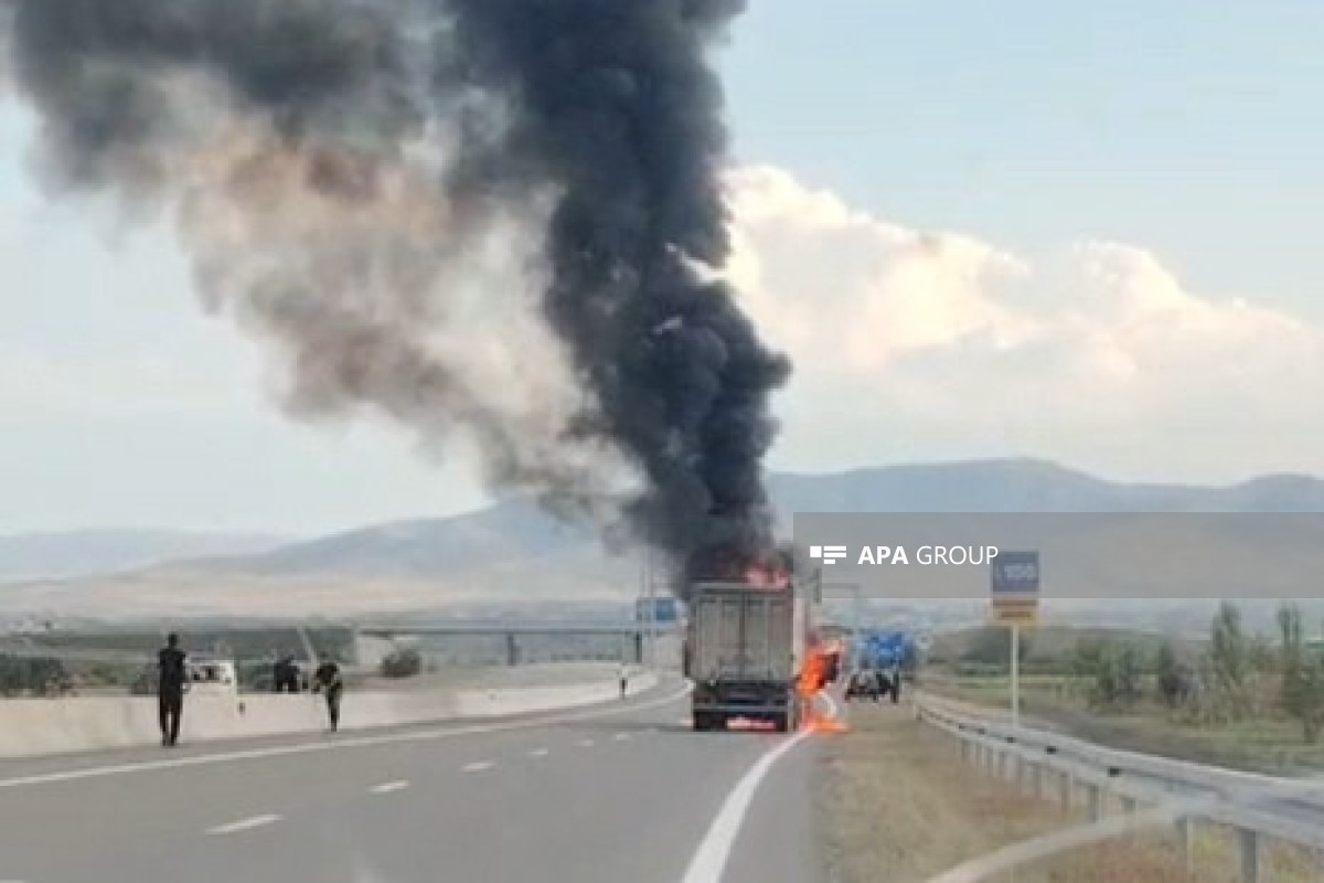 Пожар на трассе Баку–Газах: загорелся большегруз-ФОТО 