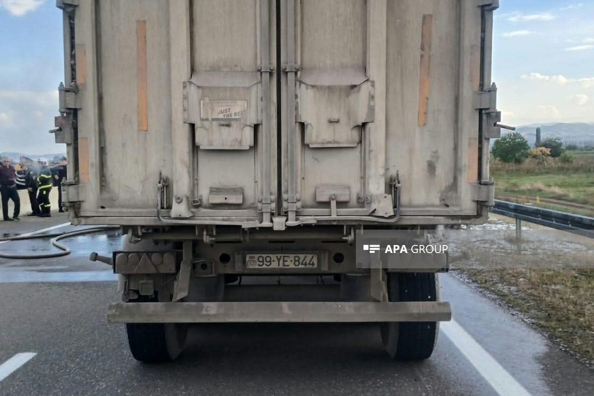 Пожар на трассе Баку–Газах: загорелся большегруз-ФОТО 