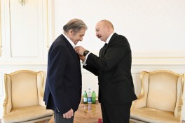 Ильхам Алиев наградил Фархада Халилова орденом «Истиглал»-ФОТО 