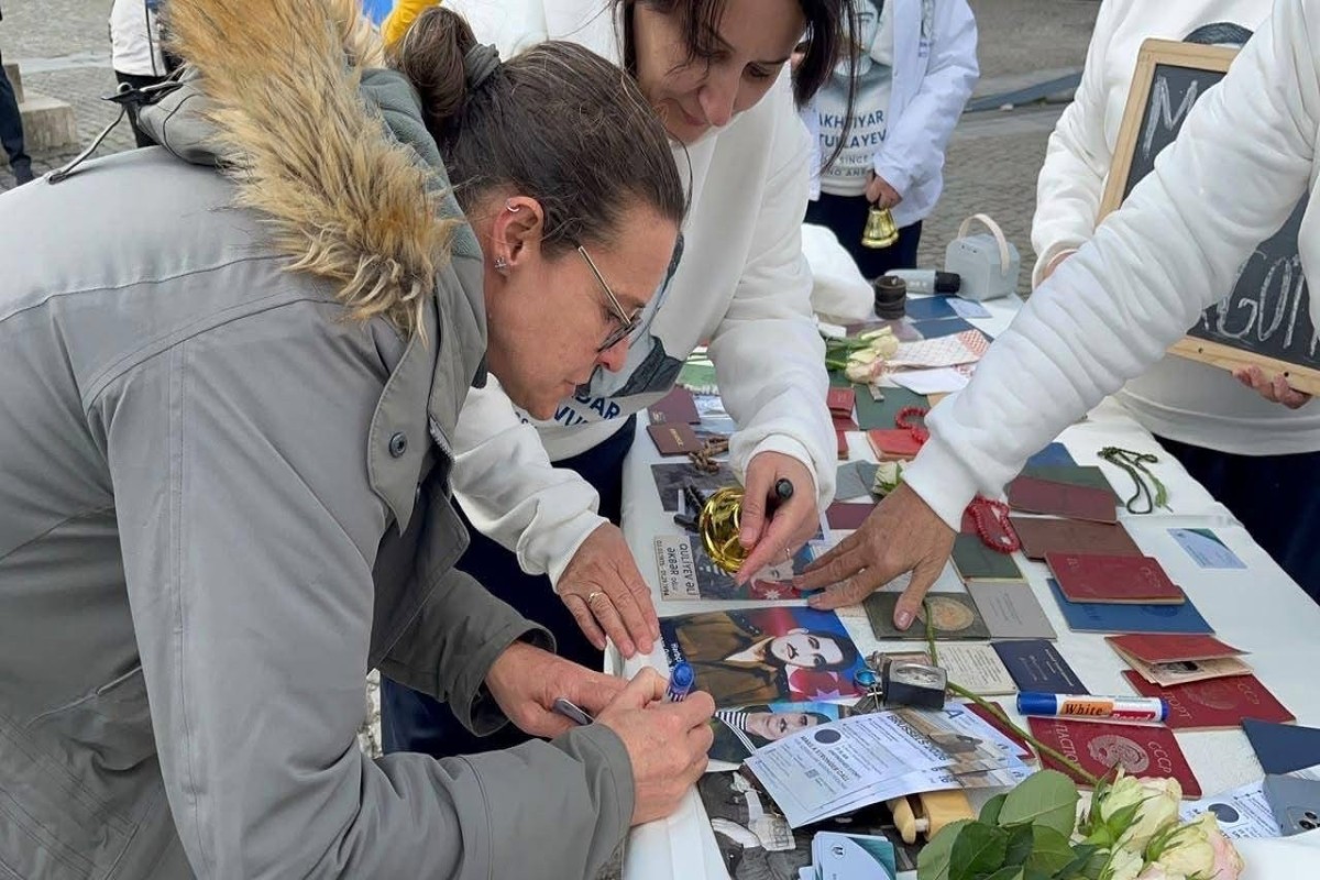 Семьи пропавших без вести азербайджанцев провели серию акций в Брюсселе-ФОТО 