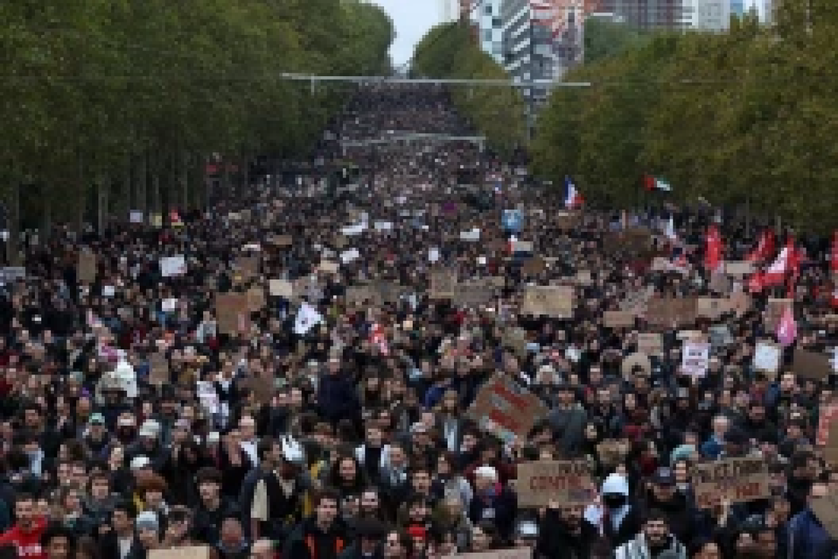 Число задержанных в ходе столкновений во Франции превысило 1300 человек -ФОТО 