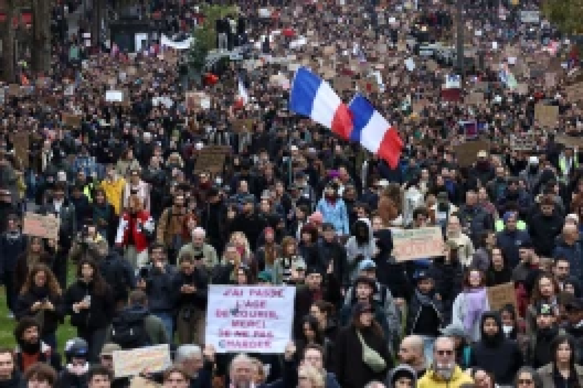 Число задержанных в ходе столкновений во Франции превысило 1300 человек -ФОТО 