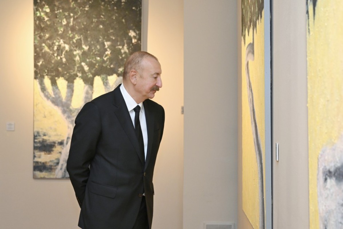 Ильхам Алиев и члены его семьи посетили выставку Фархада Халилова-ФОТО 