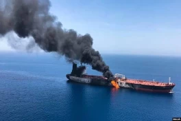 Еще один нефтяной танкер подорвался на мине в Ормузском проливе