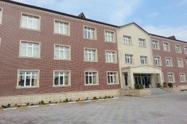 В Баку ученица седьмого класса погибла, выпав из окна школы 
