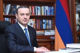 Hraparak: Пашинян мог уволить Григоряна из-за интереса Запада