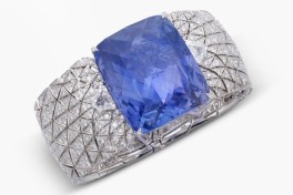Sotheby's выставит на торги сапфир Романовых