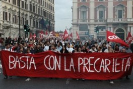 Италия восстала против военных расходов: 100 тысяч человек вышли на улицы Рима