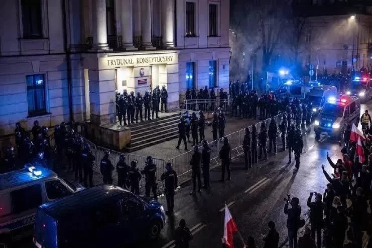 Член Государственного трибунала Польши заявил о государственном перевороте в стране
