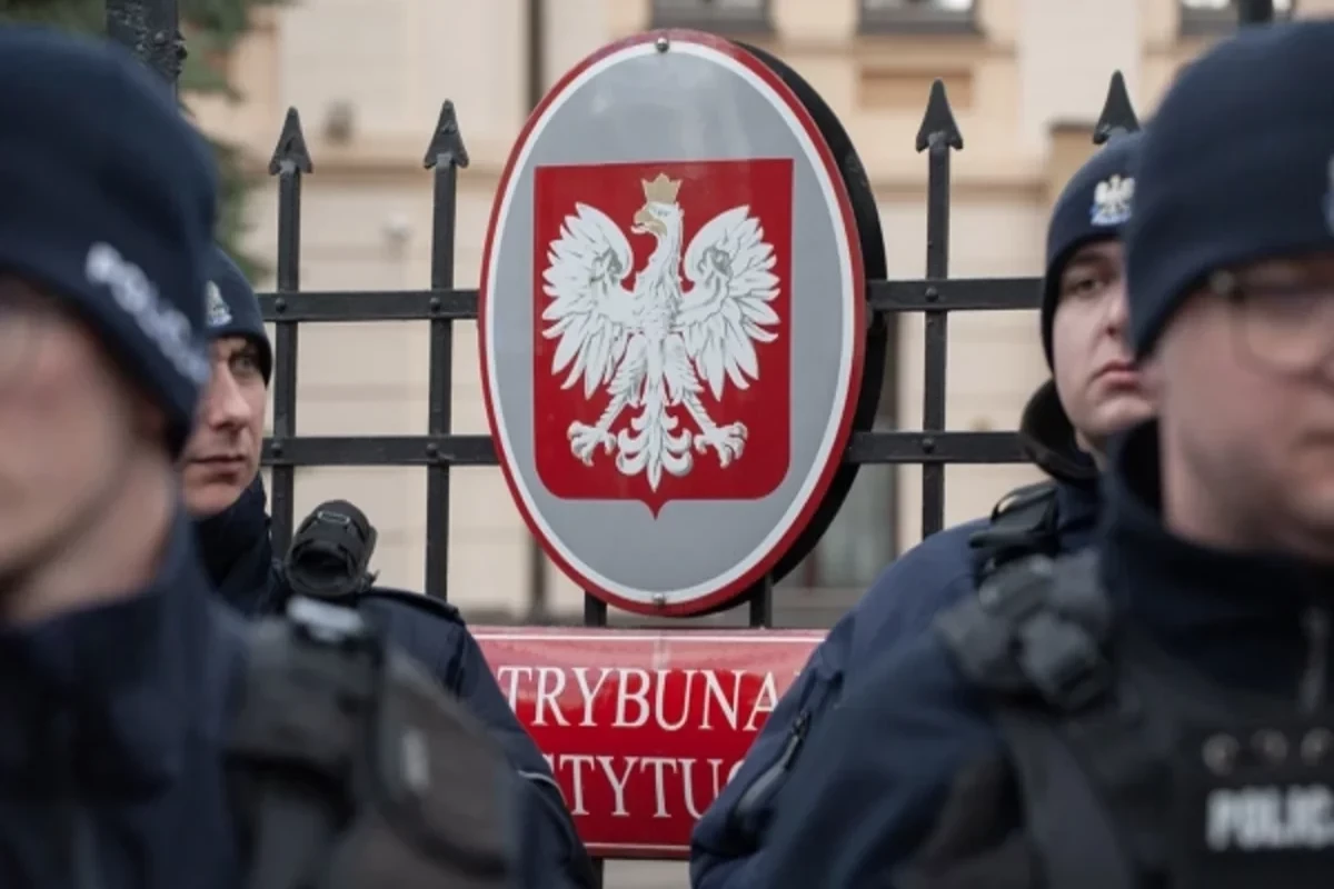 Польское государственное телевидение прекратило трансляцию событий у Конституционного суда