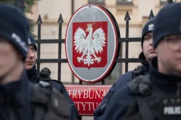 Польское государственное телевидение прекратило трансляцию событий у Конституционного суда