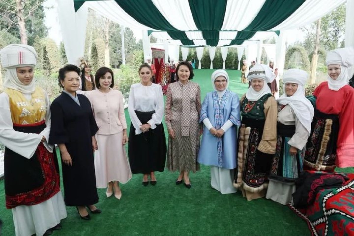 Мехрибан Алиева посетила выставку кыргызских мастеров в Бишкеке-ФОТО 