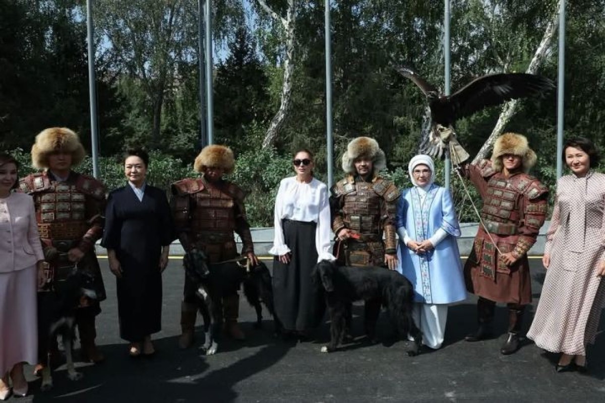 Мехрибан Алиева посетила выставку кыргызских мастеров в Бишкеке-ФОТО 