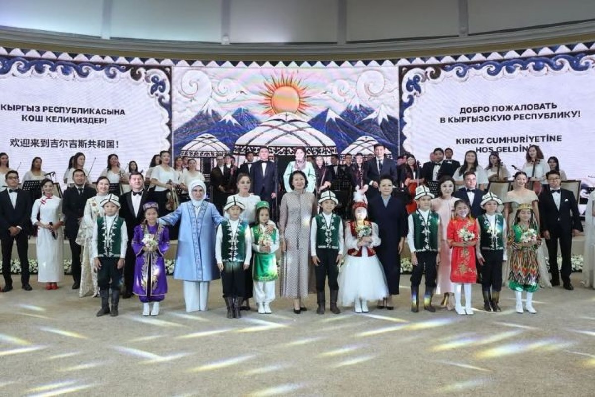 Мехрибан Алиева посетила выставку кыргызских мастеров в Бишкеке-ФОТО 
