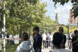 В Москве прохожий застрелил напавшего на прихожан мужчину с лопатой