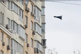 Обломки дрона упали на проезжую часть в Киеве: среди пострадавших - ребенок 