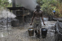 В Нигерии при попытке хищения нефти из погибли не менее 37 человек