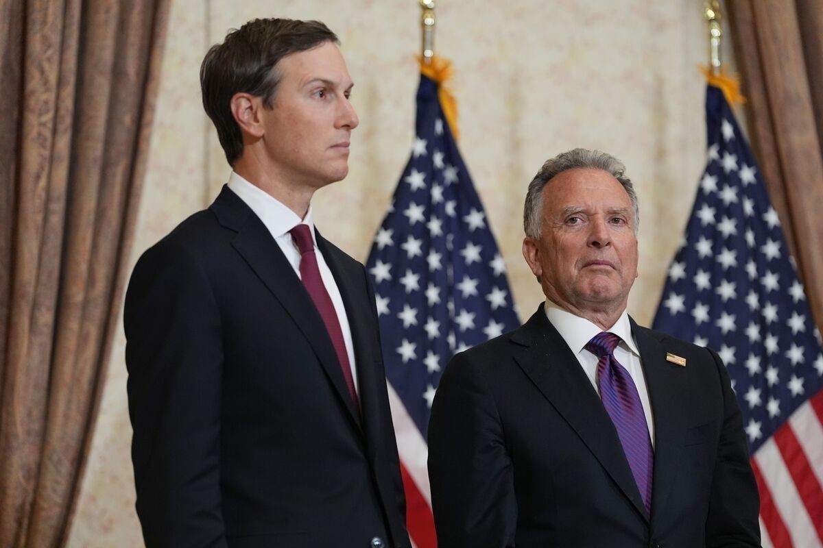 FT: Белый дом может сократить роль Уиткоффа и Кушнера в переговорах по Украине