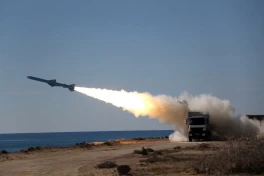 Иран ударил по базе США в Иордании и эсминцам 