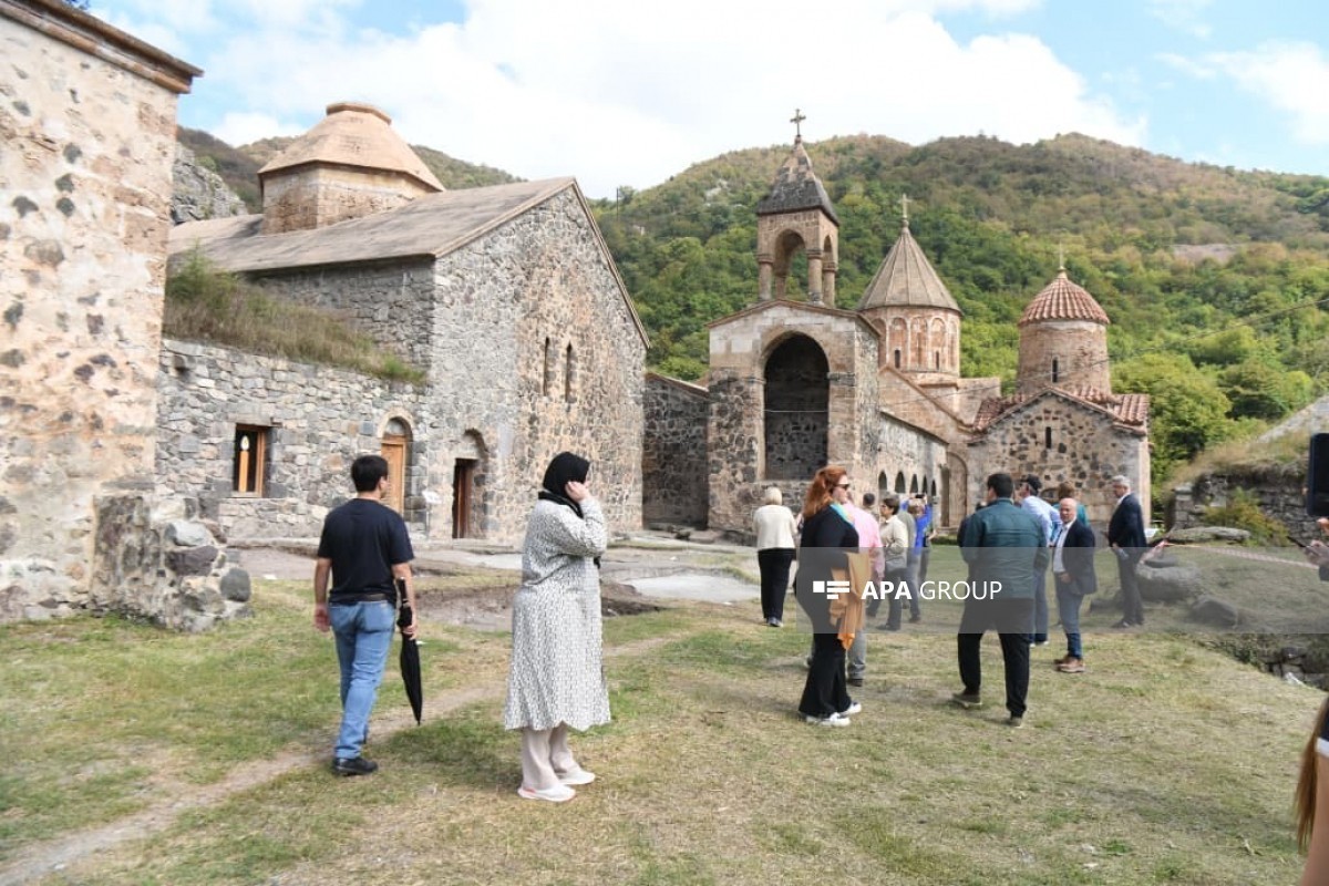 Дипломаты ознакомились с историческим наследием Худавенга-ФОТО 