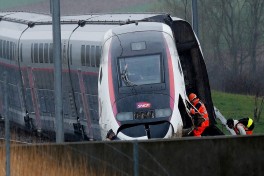Во Франции поезд сошел с рельсов — следствие подозревает диверсию