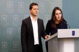 Зеленский ввел санкции против своего бывшего пресс-секретаря