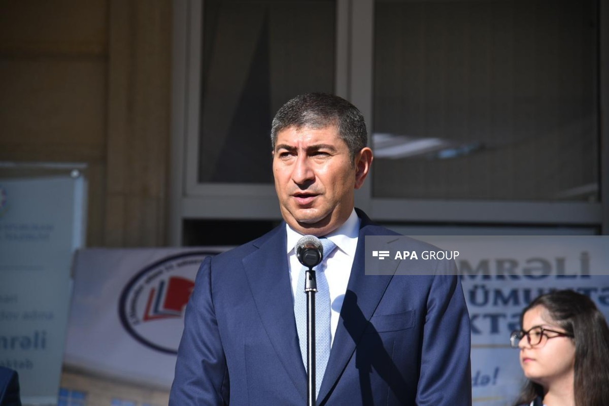 Эмин Амруллаев поздравил школьников с началом нового учебного года-ФОТО 